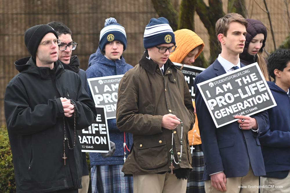 656998411_1549834267151208_8966592900490457441_n Pro-Life Prayer Vigil with students.